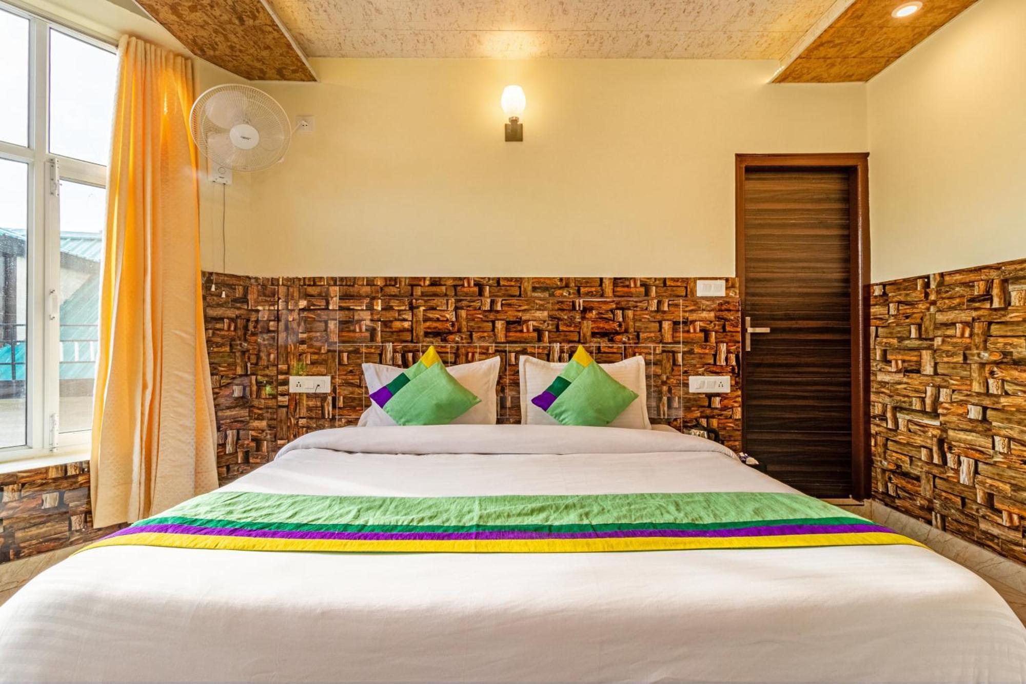 Hotel Treebo Srishti Vaikunth With Mountain View Shimla Esterno foto