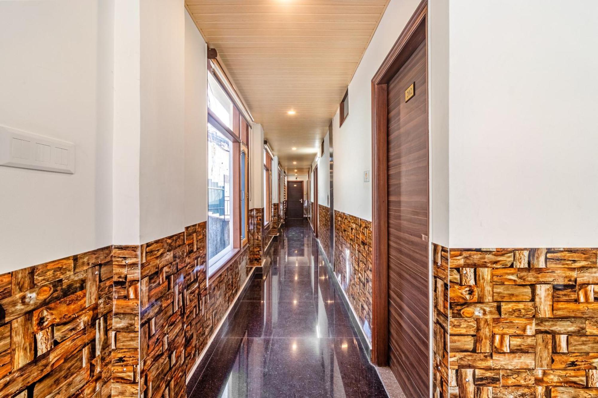 Hotel Treebo Srishti Vaikunth With Mountain View Shimla Esterno foto