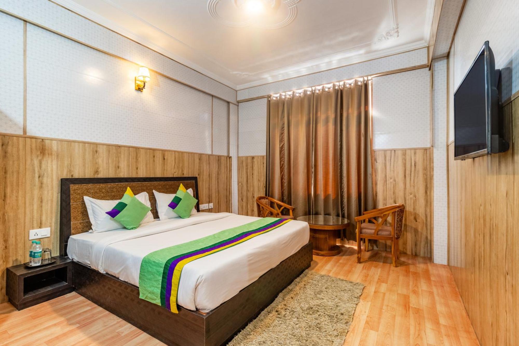 Hotel Treebo Srishti Vaikunth With Mountain View Shimla Esterno foto