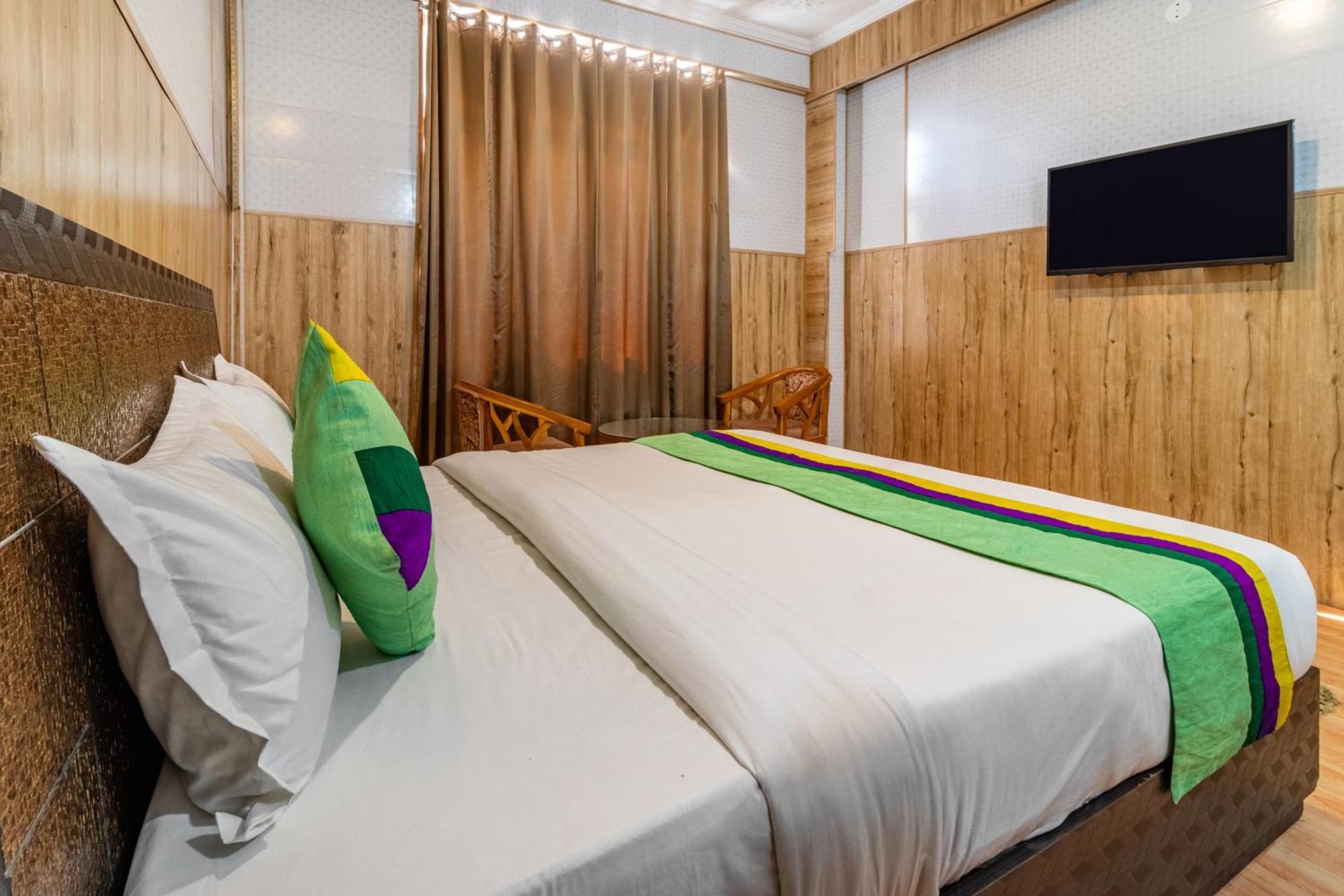 Hotel Treebo Srishti Vaikunth With Mountain View Shimla Esterno foto